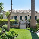 Olympia Holiday Home